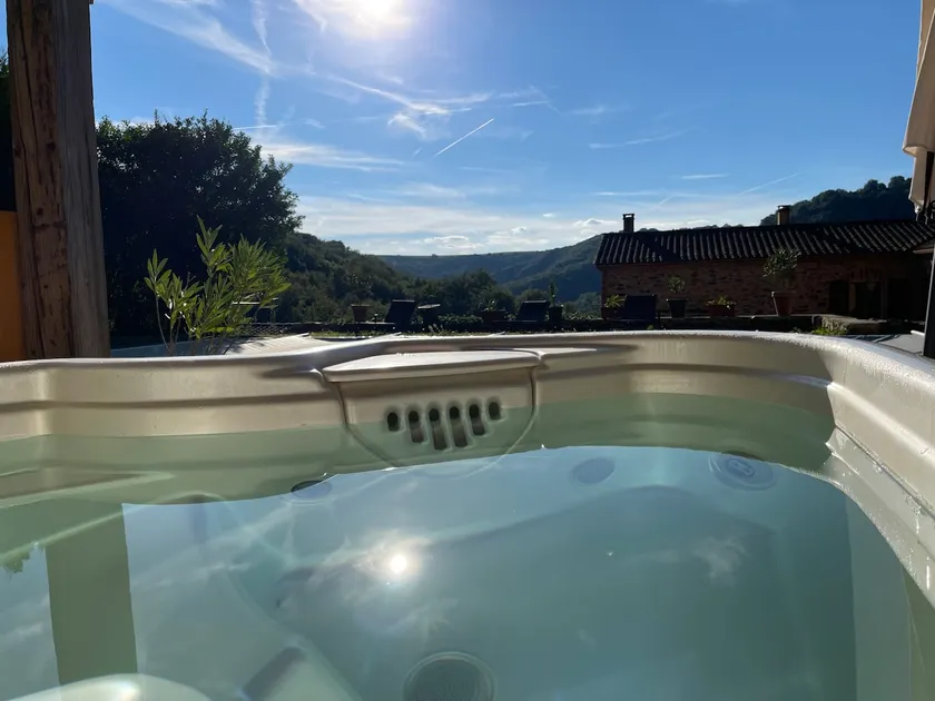 Spa and pool a stone's throw from a waterfall: Arifat! - Image 1