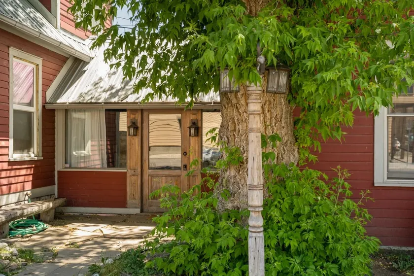The Lewis House | Privacy and a Hip Downtown Spot - Image 1