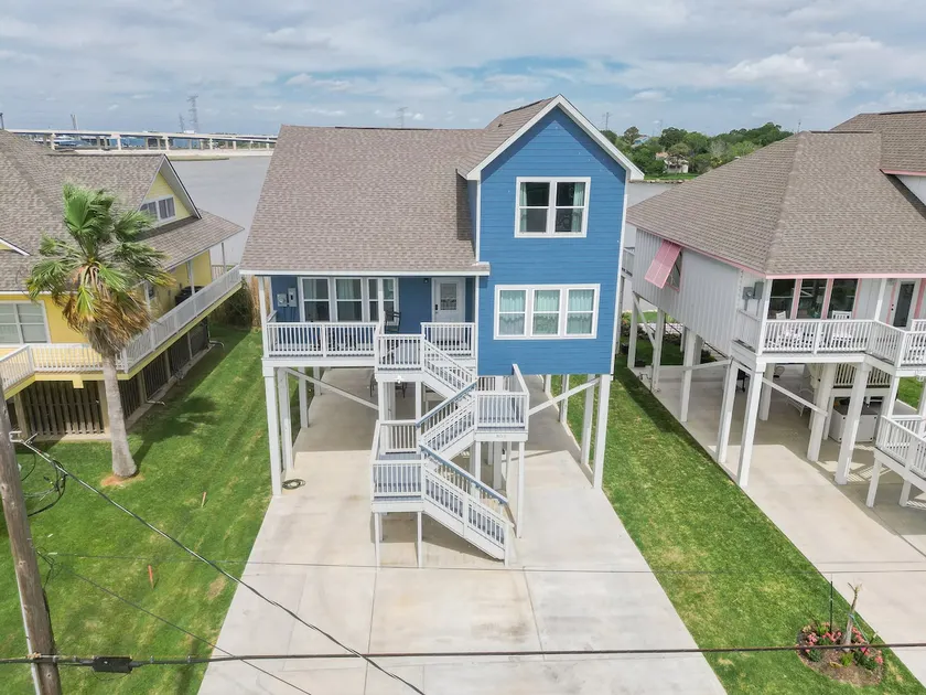 Waterfront Gem Near Kemah | Sunset Views - Image 1