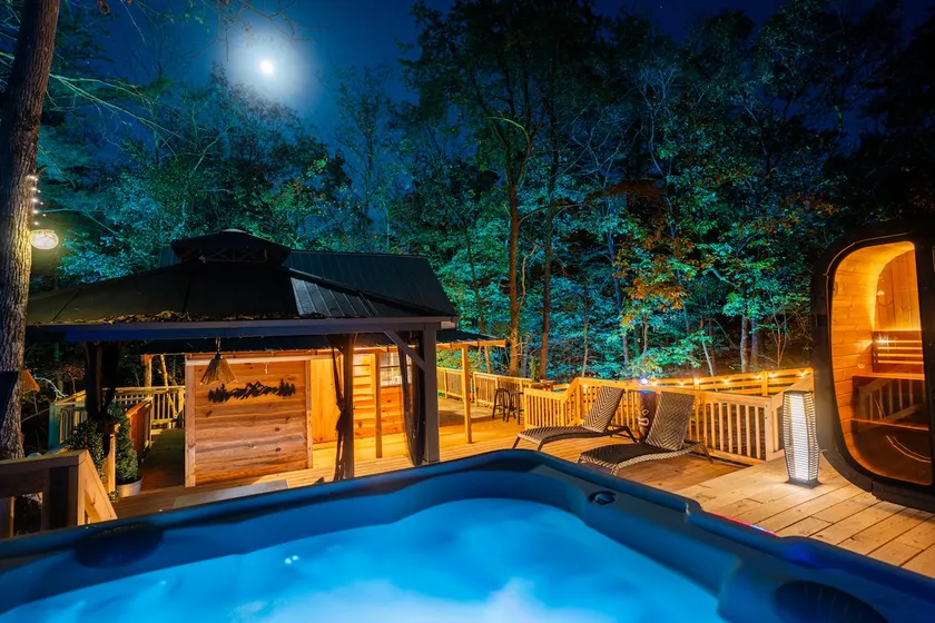 Intimate Cabin Escape: Hot Tub, Sauna & Projector - Image 1