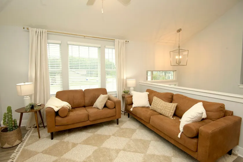KC Stay for 10 | Quiet Cul-de-Sac + Wooded Views - Image 1