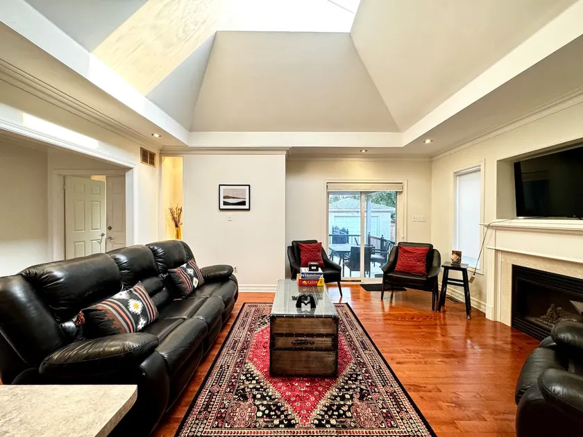 Sunlit House With Southern Charm - Image 1