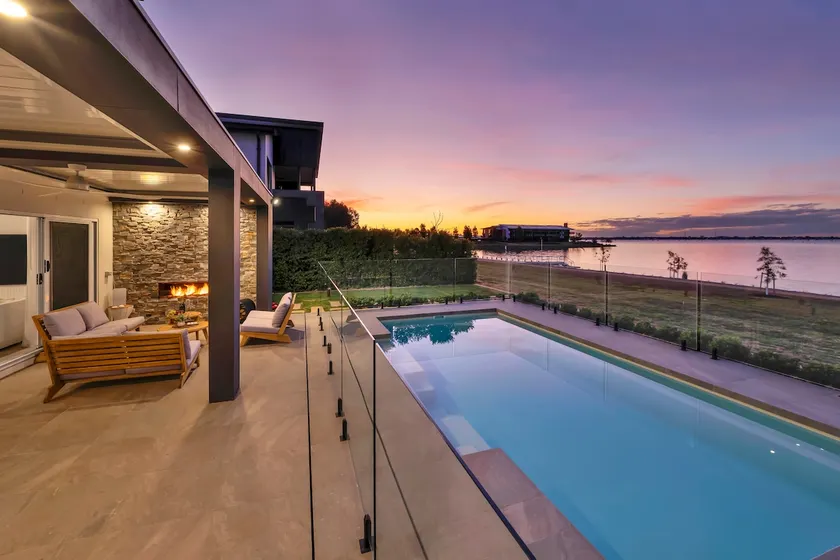 Absolute Waterfront lake house - Image 1