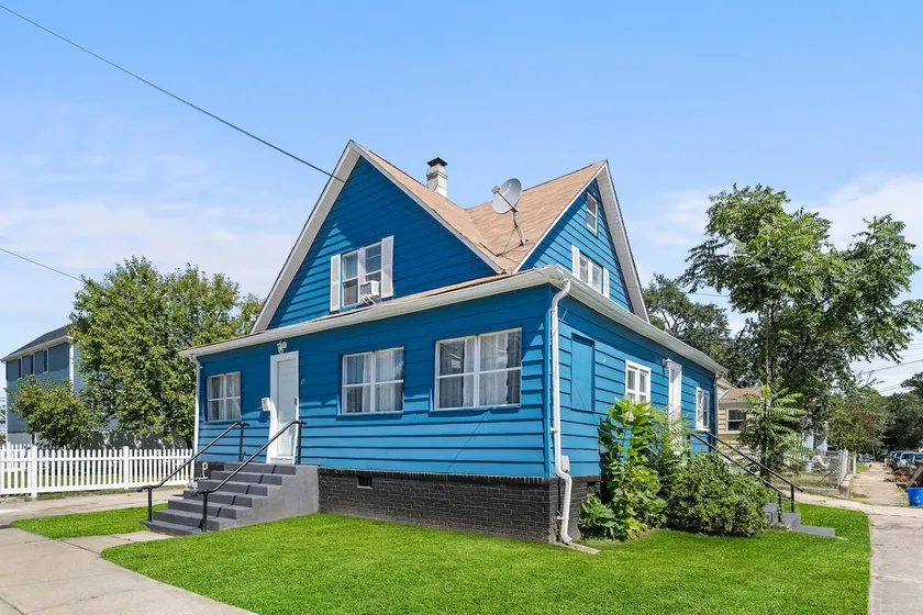 2K+ Sqft Beach House: Near Rides, Under 1hr to NYC - Image 1