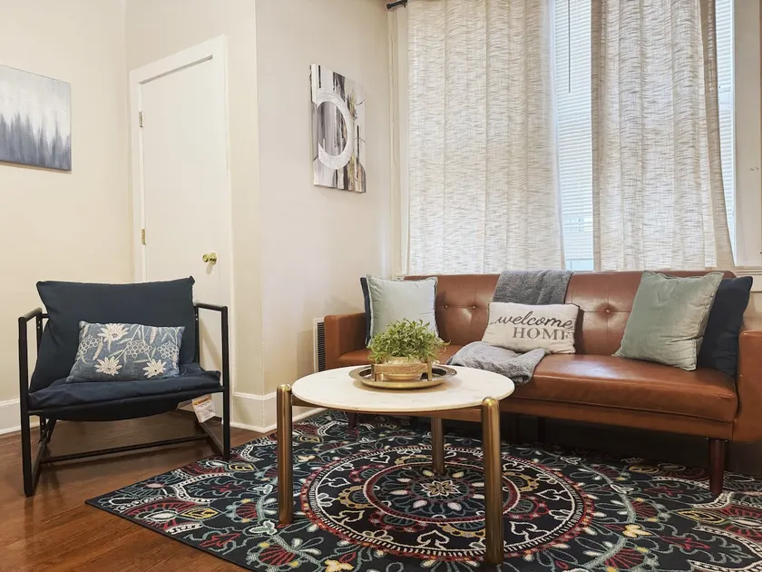 Steps from Riverfront Downtown EVV 1BD/1BA Apt - Image 1