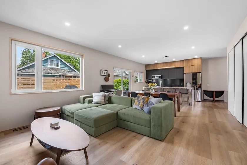 Downtown Kelowna Contemporay Living - Image 1