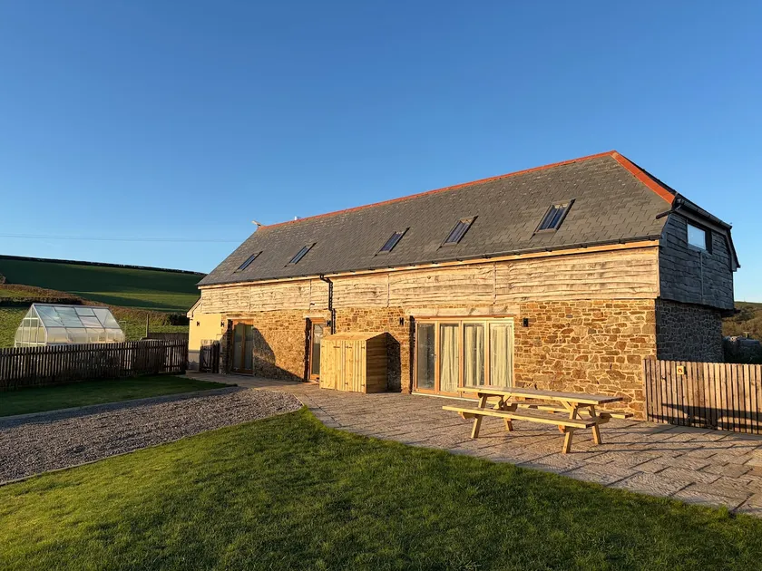 Converted barn with hot tub in north devon - Image 1