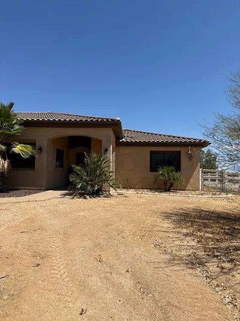 House ranch in the city - Image 1