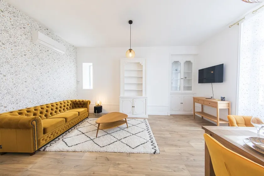 T2 45 m² • Train station 7-min walk • Air conditioning - Image 1