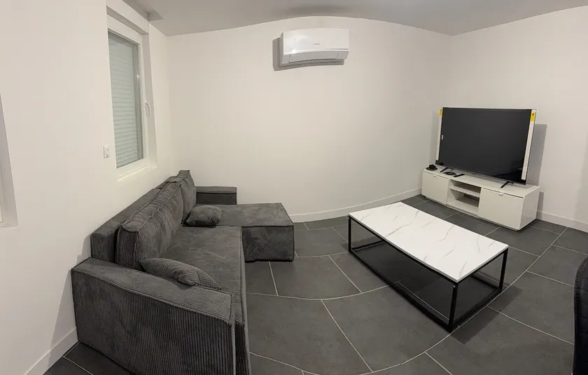 Left house 145 B - Image 1