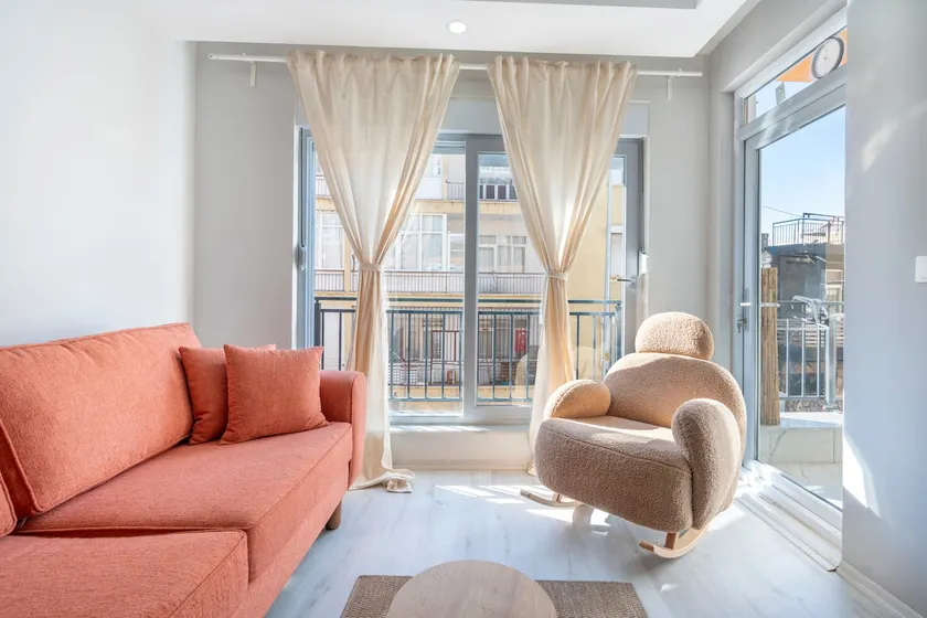 Stylish 2BR in City Center | Balcony • AC & WiFi - Image 1