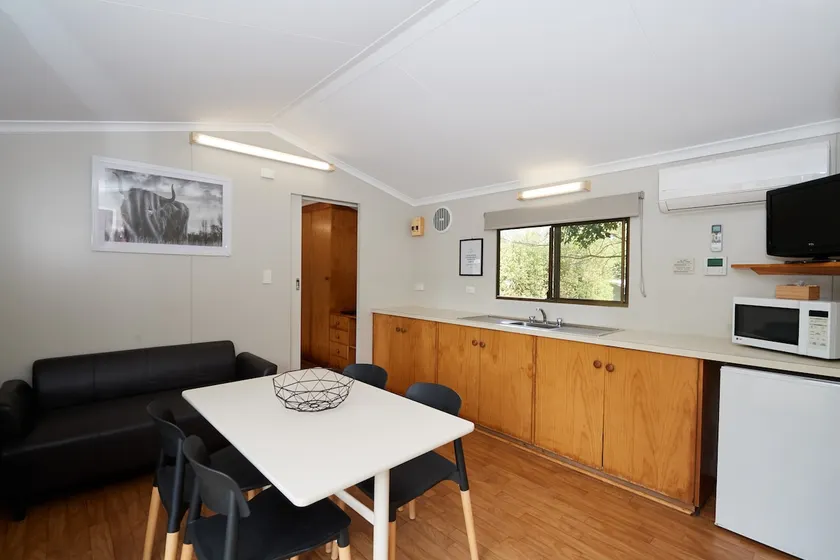 2-Bedroom Ensuite Cabin - sleeps up to 5 Guests - Image 1