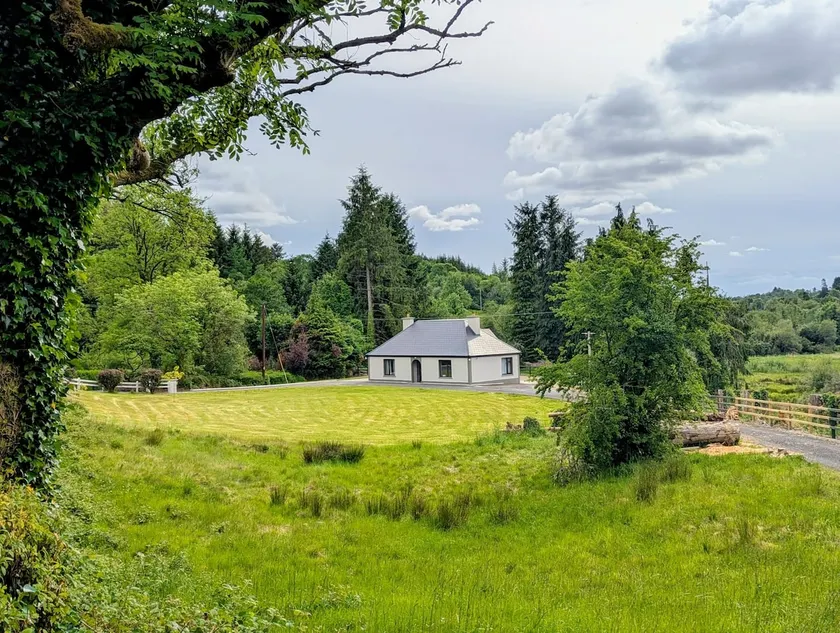 Riverside Bungalow near Lough Rynn & Carrick - Image 1