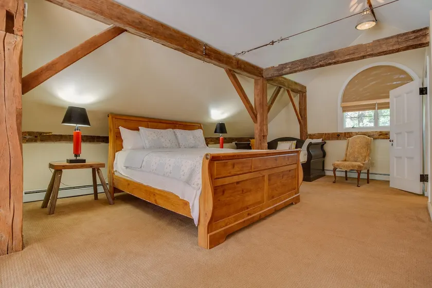 Toad Hall Carriage House - Image 1