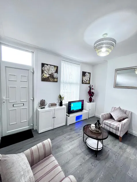 Homely Whittier Terrace 3 Bedroom House - Image 1
