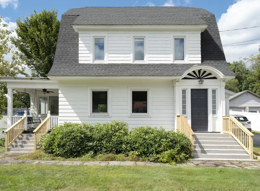 1930s Dutch House in Livingston Manor - Image 1