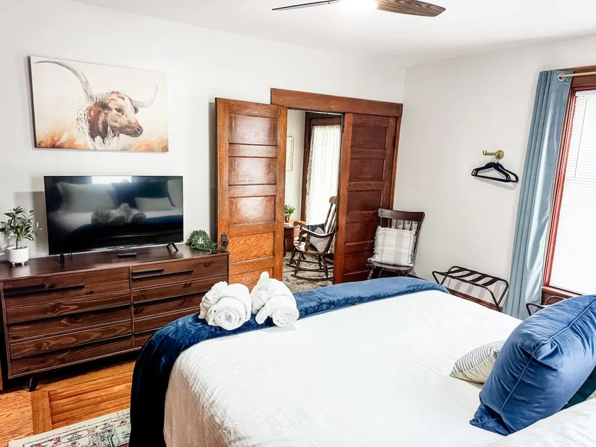 Cozy • 2BR King Beds • Near Mid-Ohio & Snow Trails - Image 1