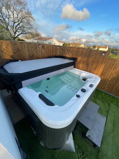 Peaceful cocooning gîte with HOT TUB - Image 1