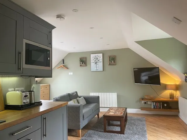 Cosy garden annex retreat with private entrance - Image 1