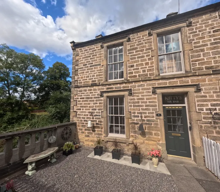 2 bedroom accommodation in Morpeth - Image 1
