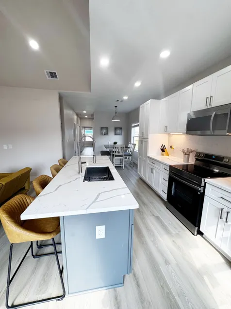 Adorable Home only 17 min from Galveston seawall - Image 1