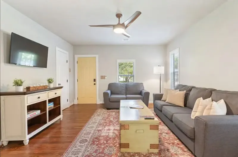 2 Bedroom Home-Midtown-Fully-Fenced-5 min to Expo - Image 1
