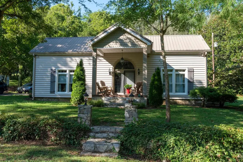 Family Friendly Farmhouse near Fayetteville TN - Image 1