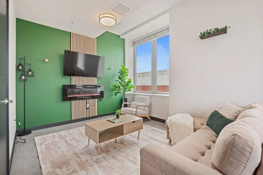 NEW Milwaukee Stay/Fireplace/Gym/Cozy Getaway - Image 1