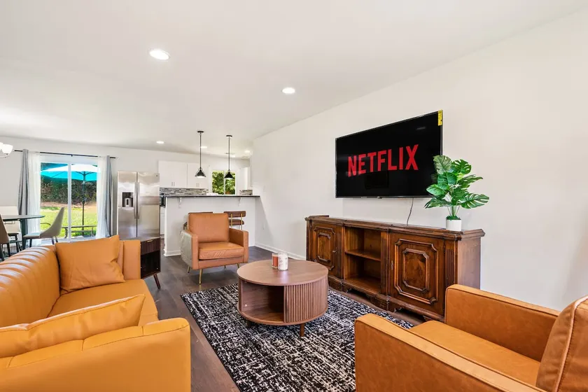 Private and Cozy 3 BEDR+2 BTH Single Fam Home - Image 1