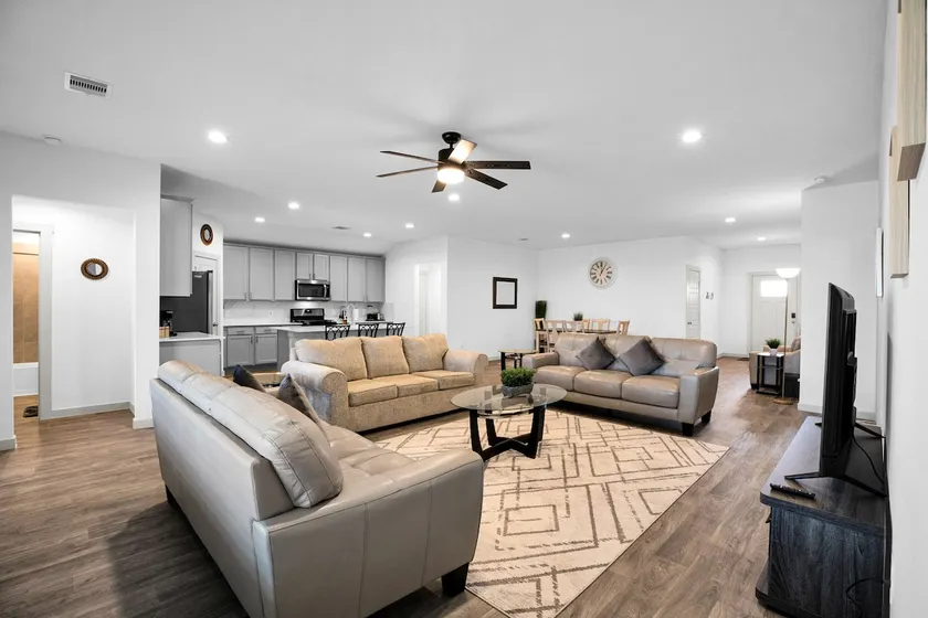 Spacious 5BR Home, Mins to Epicenter - Image 1