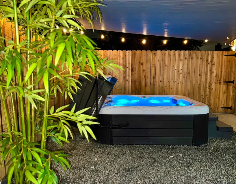 Luxury Home 5,2 miles Airport+Spa+King+Washer+WIFI - Image 1