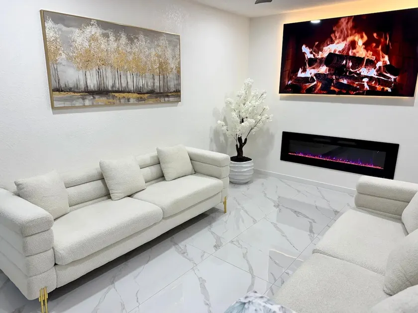 Luxury Home 5,2 miles Airport+Spa+King+Washer+WIFI - Image 1