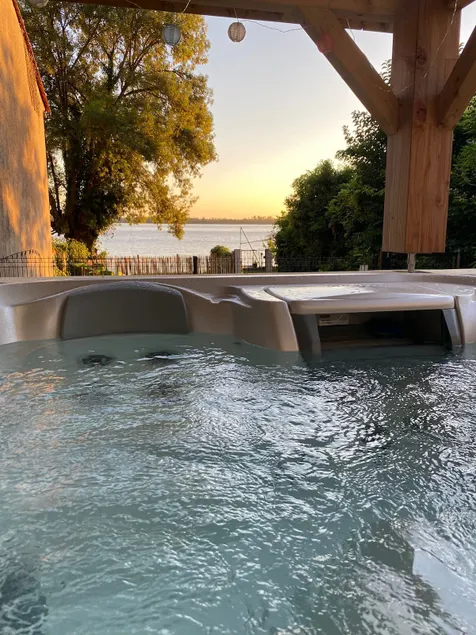 The estuary setting with jacuzzi - Image 1
