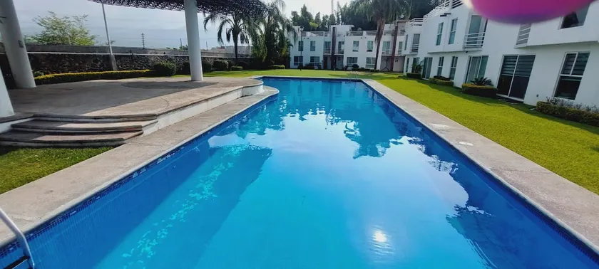 Rest, sun, pool and mountain views. - Image 1