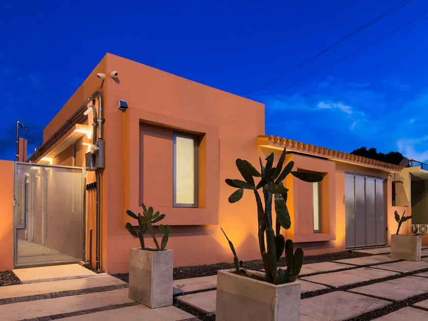 Modern Stay with AC, Parking & Security - Image 1