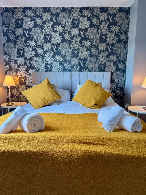 Home in between Bath and Bristol - Sleeps 9 guests - Image 1