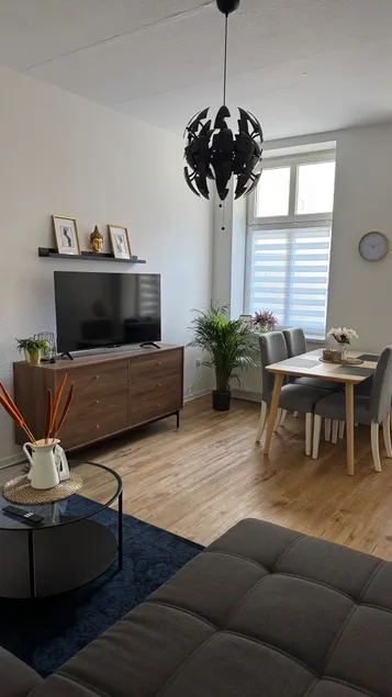 Stylish duplex – sleeps 4, 2 smart TVs - Image 1