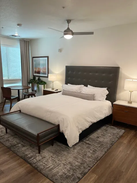 Cozy studio in Brickyard shopping district! - Image 1