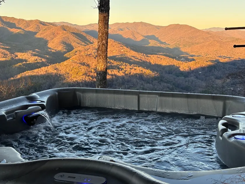 The Owl's Peak a Relaxing Smoky Mountain Escape - Image 1
