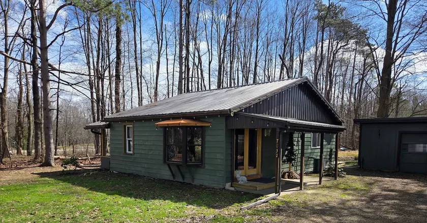 Tranquil Woodland Cottage by Pymatuning State Park - Image 1