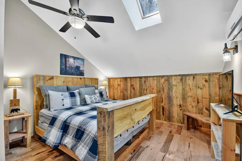 Experience The Cozy Bear Retreat in Ellijay, GA - Image 1