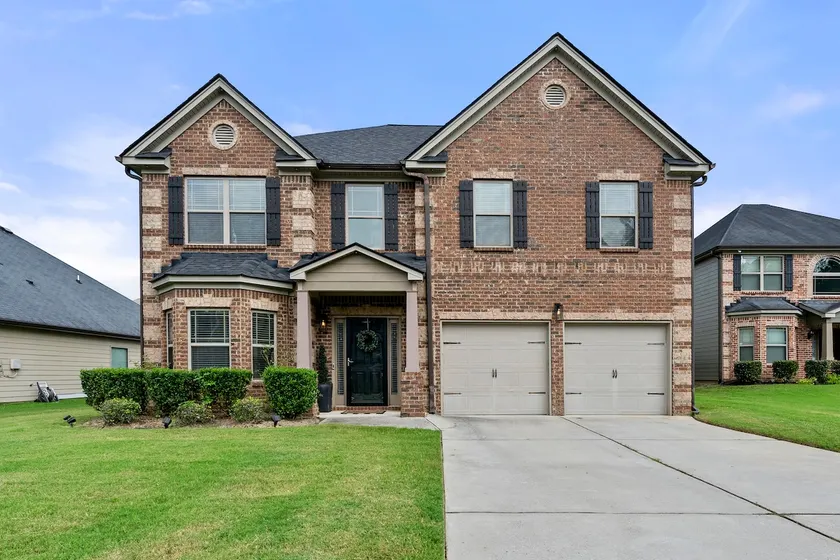 Spacious Elegant Entertainment Home - Image 1