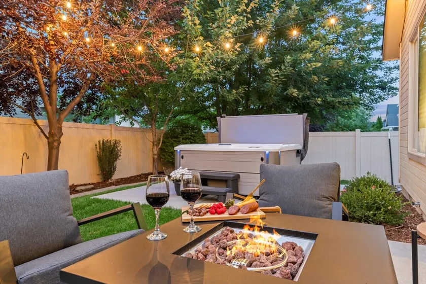 Roaring Springs + Spa Retreat | BBQ | Firepit - Image 1