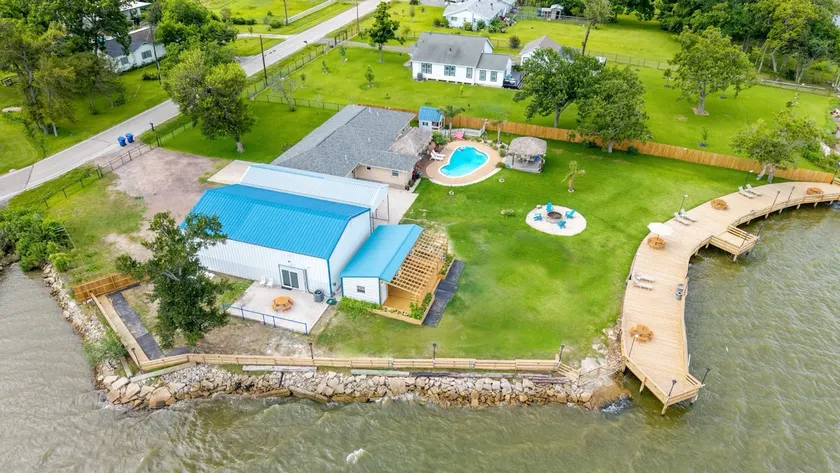 Baytime Retreat-Fishing&Crabbing, Pool, Bayfront - Image 1