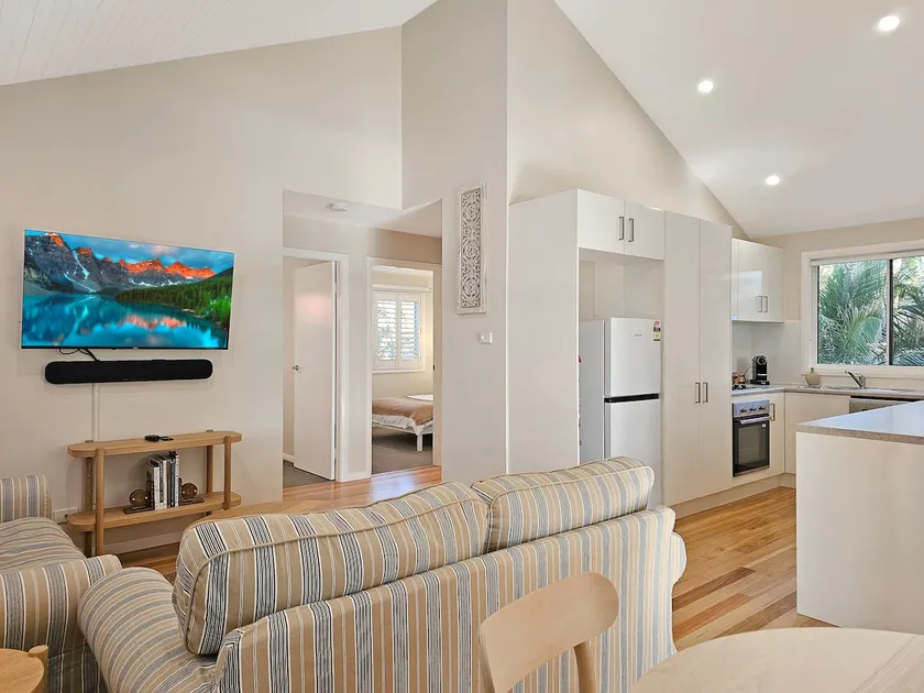 Beach Access • Air-Con • Deck w BBQ • Smart TV - Image 1
