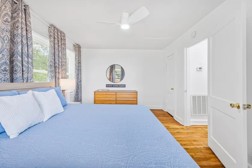 Go Tigers~ King bed, kitchen & laundry - Image 1