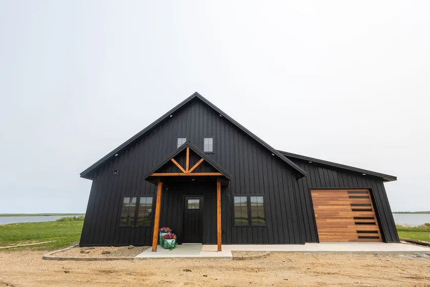 Dry Lake Lodge - On the shore of Dry Lake - Image 1