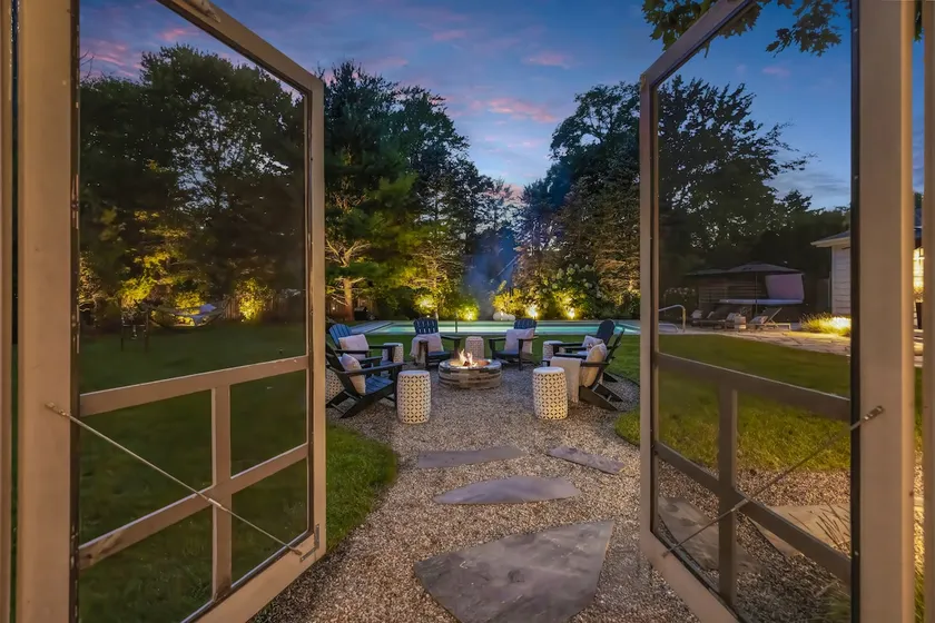 Harbor Country Poolside - Image 1