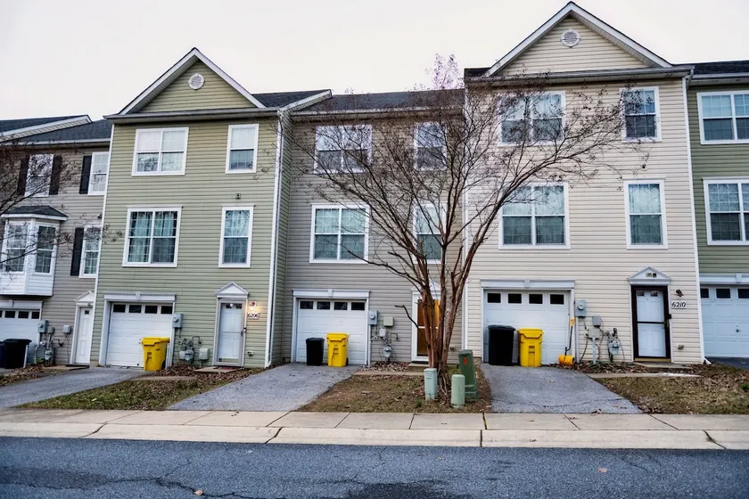 Luxury Townhouse Retreat in Primrose, Glen Burnie. - Image 1