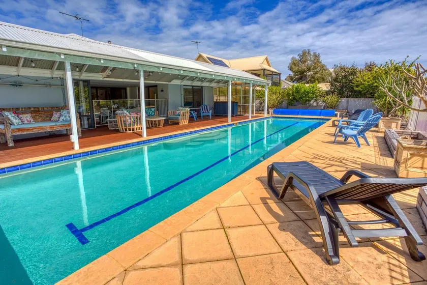 Pool and Putt Paradise - Image 1